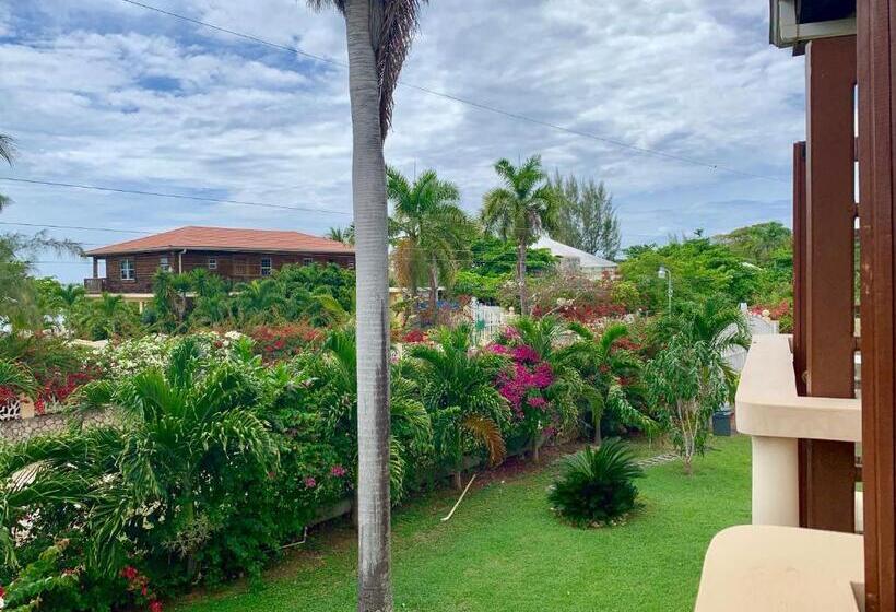 سوییت لوکس, The Westender Inn