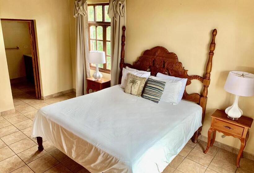 سوییت لوکس, The Westender Inn