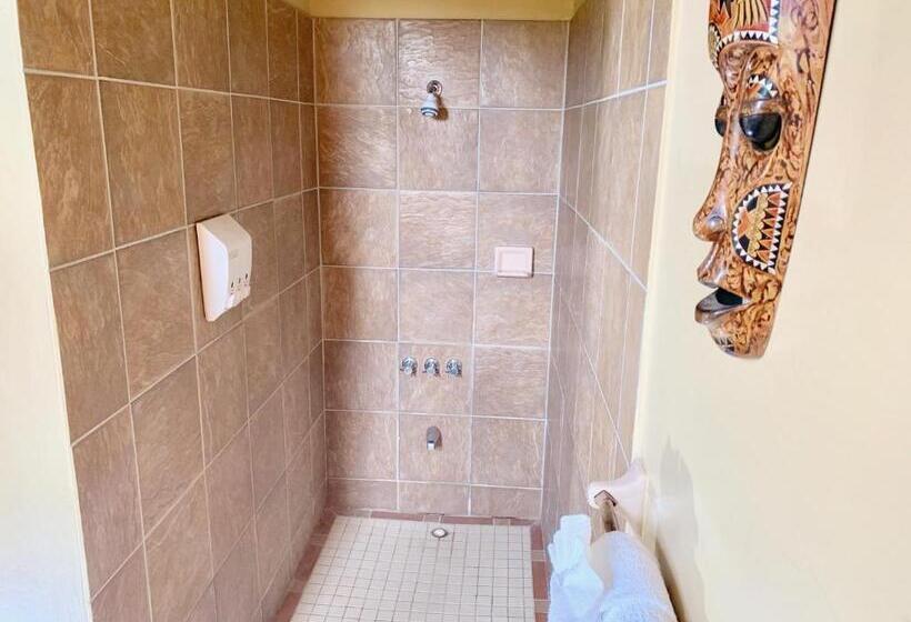 سوییت لوکس, The Westender Inn