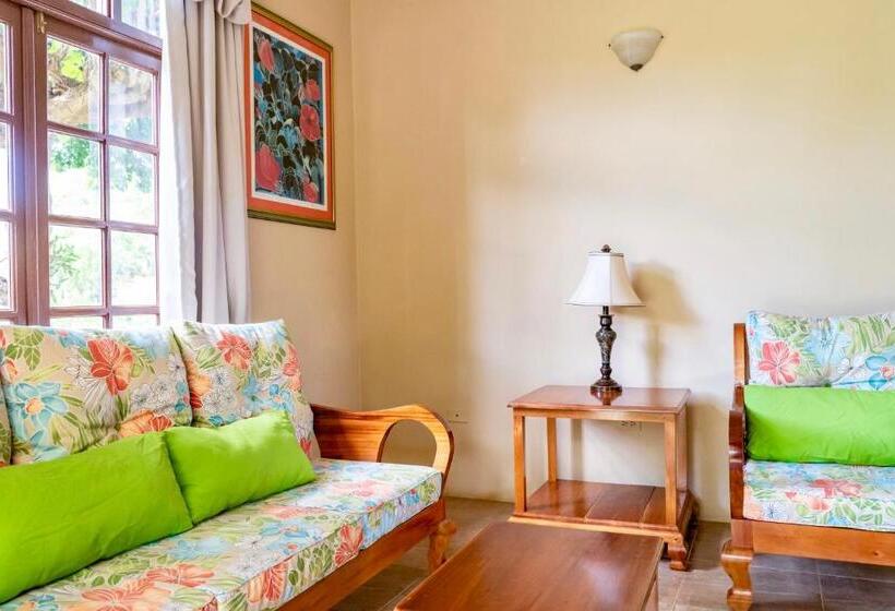 سوییت با چشمانداز باغ, The Westender Inn