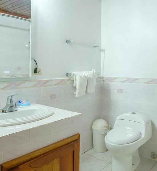 سوییت با چشمانداز دریا, The Westender Inn