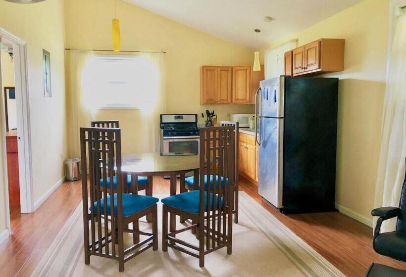 خانه 1 خوابه, The Westender Inn