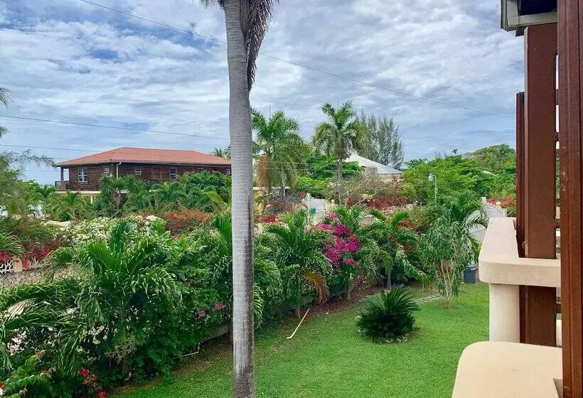 سوییت لوکس, The Westender Inn