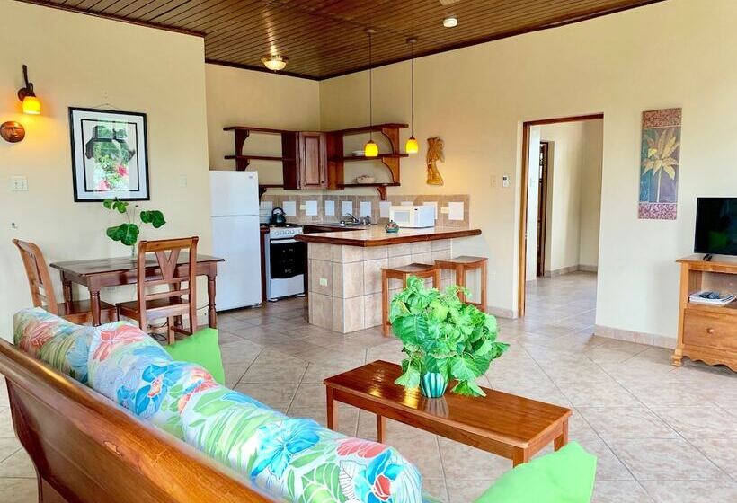 سوییت لوکس, The Westender Inn