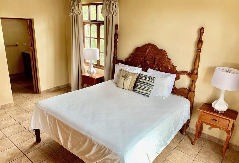 سوییت لوکس, The Westender Inn