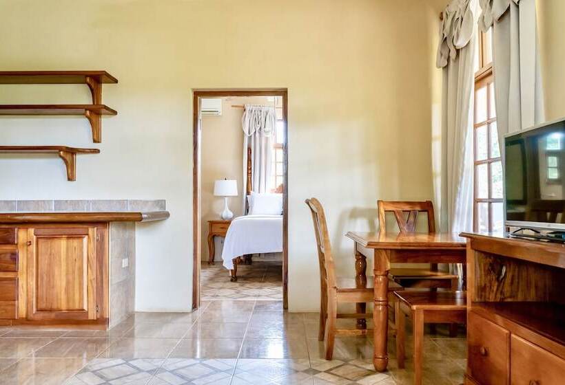 سوییت با چشمانداز باغ, The Westender Inn