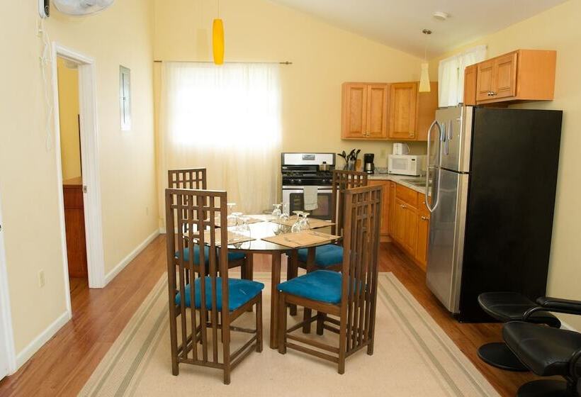 خانه 1 خوابه, The Westender Inn