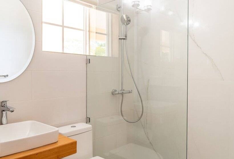 اتاق پرمیوم با چشمانداز دریا, The Westender Inn