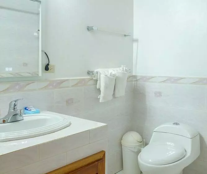 سوییت با چشم‌انداز دریا, The Westender Inn