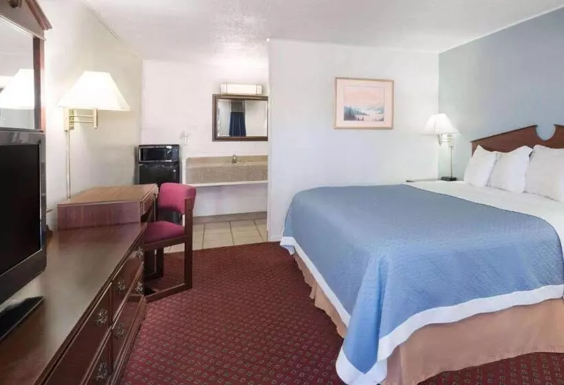 キングサイズベッドのスタンダードルーム, Travelodge By Wyndham Las Vegas Nm