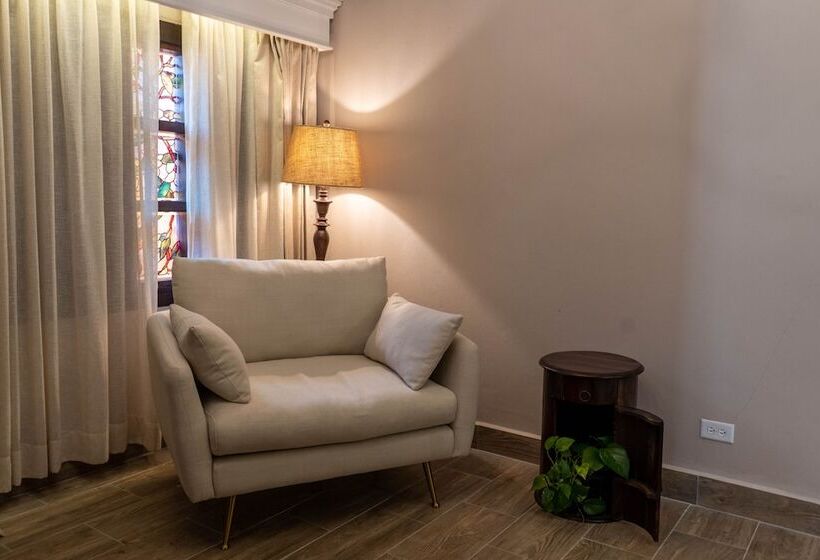 جناح, Valle Escondido Wellness Resort