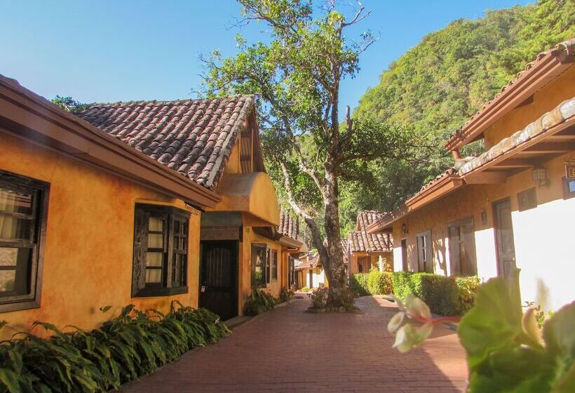 بنجلو قياسى, Valle Escondido Wellness Resort