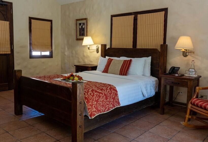 بنجلو قياسى, Valle Escondido Wellness Resort