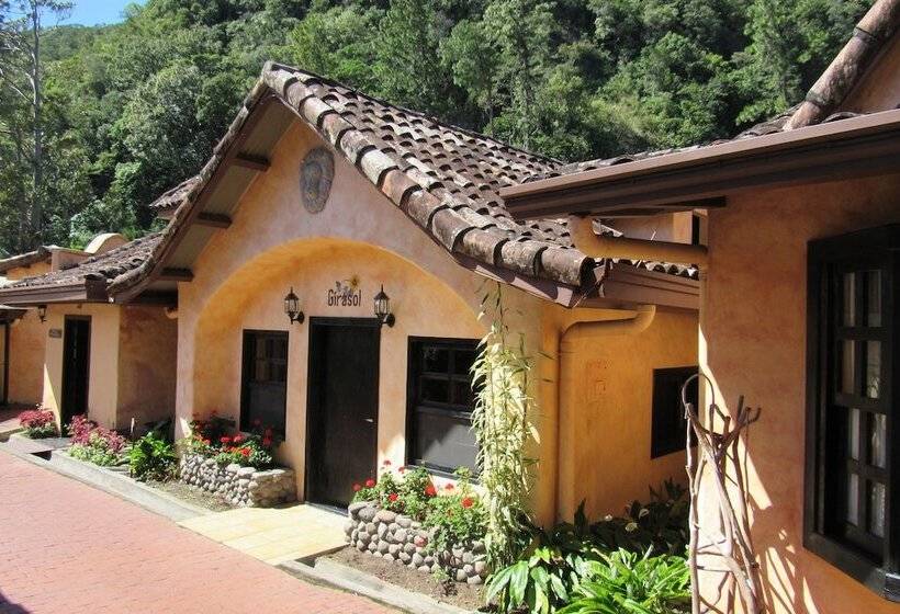 بنجلو قياسى, Valle Escondido Wellness Resort