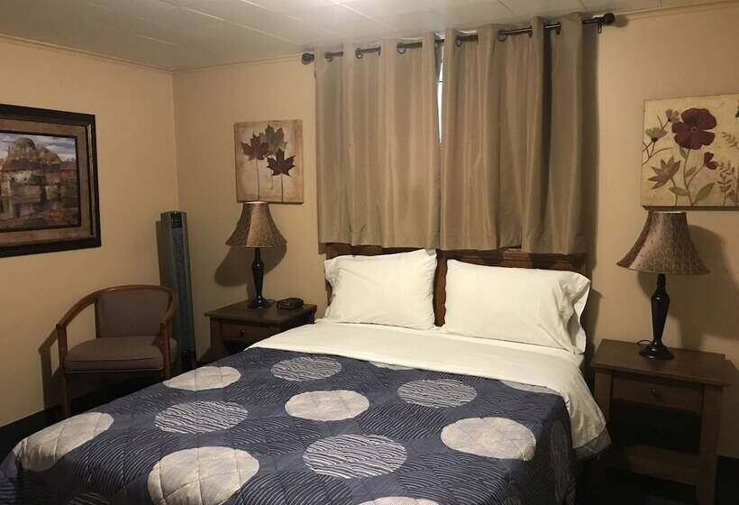家庭套房, Moonlite Motel