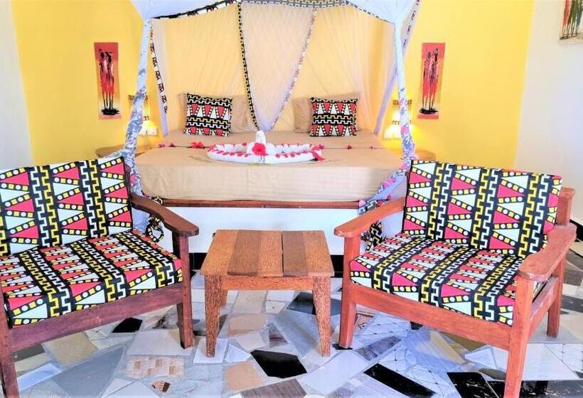 بنجلو قياسى, Paradise Beach Resort & Spa