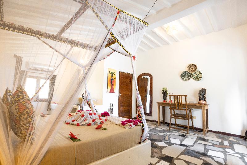 سوییت, Paradise Beach Resort & Spa