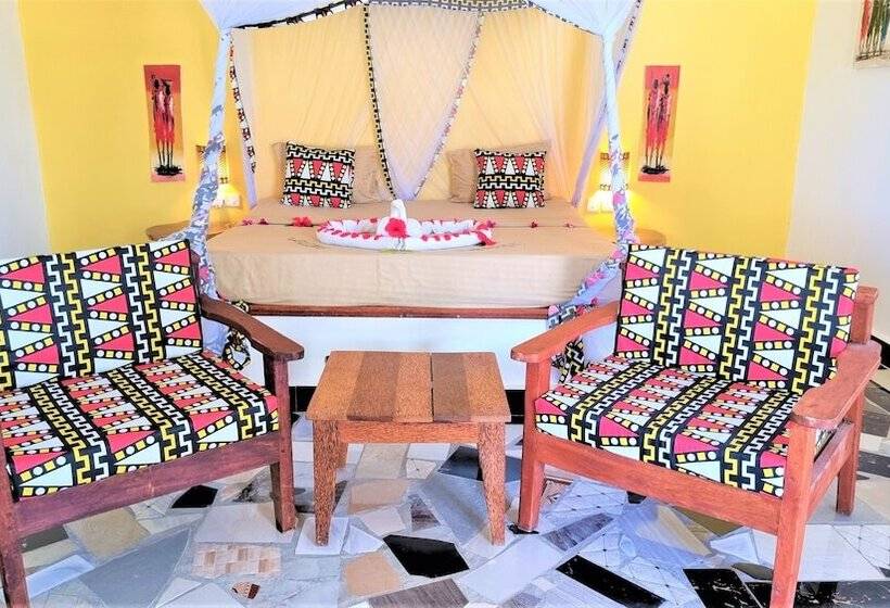 بنجلو قياسى, Paradise Beach Resort & Spa