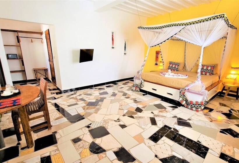 بنجلو قياسى, Paradise Beach Resort & Spa