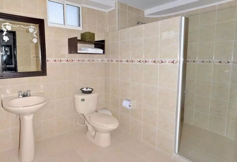 Standard Kolmen Hengen Huone, Arawak Upar
