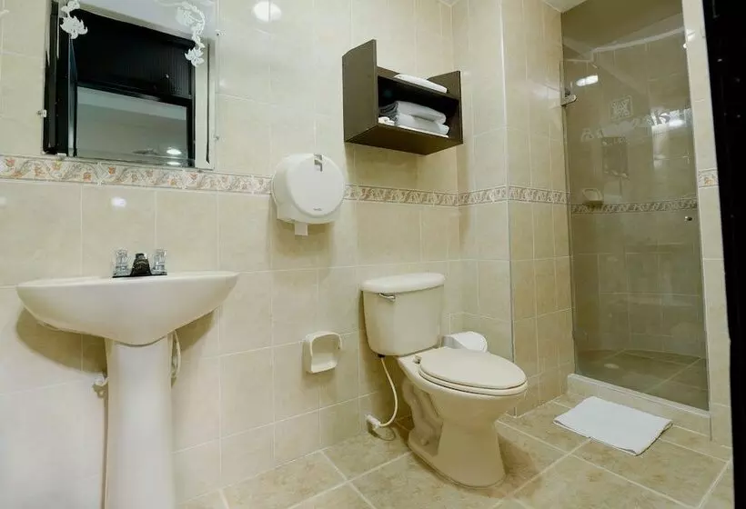 Standard Kolmen Hengen Huone, Arawak Upar