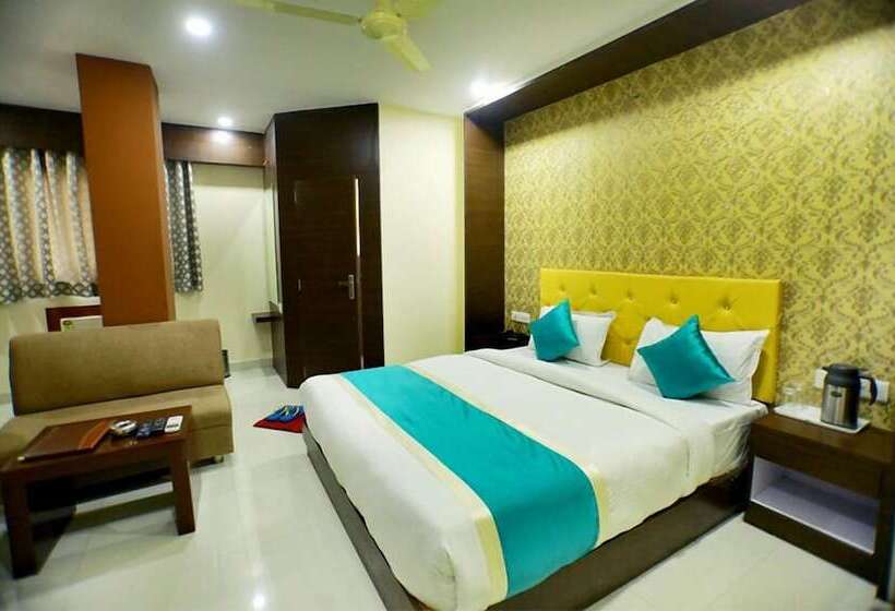 חדר משפחתי, City Palace