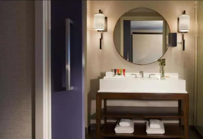 身障者適用キングサイズベッドルーム, Kimpton Hotel Palomar Phoenix Cityscape, An Ihg