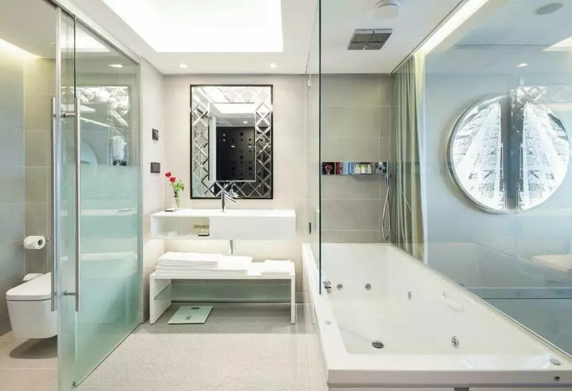 Quarto deluxe, Myriad By Sana Hotels