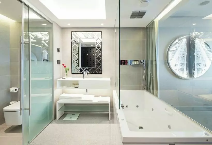 Quarto deluxe, Myriad By Sana Hotels
