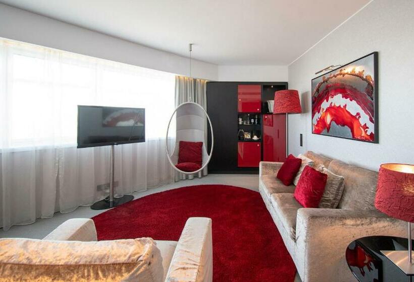 سوییت, Myriad By Sana Hotels