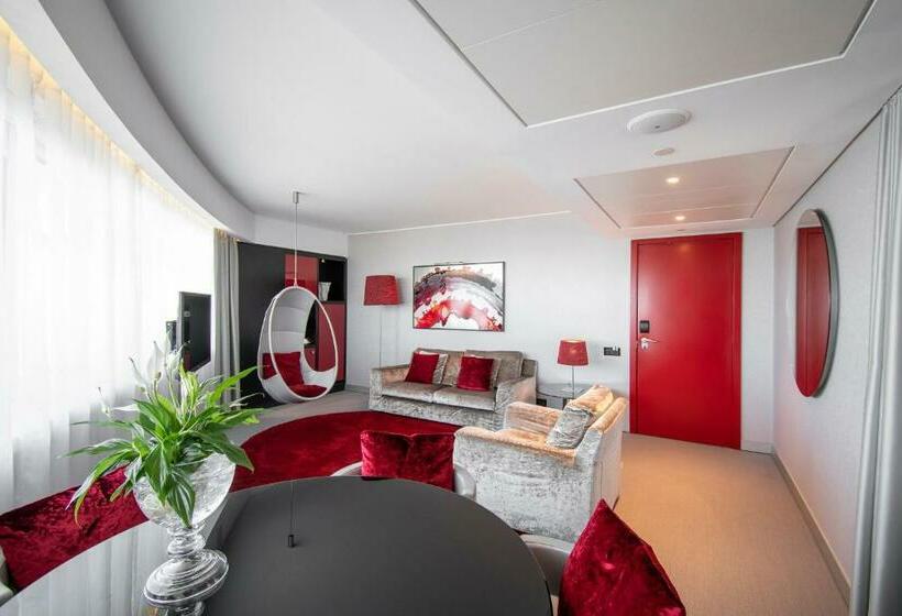 سوییت, Myriad By Sana Hotels