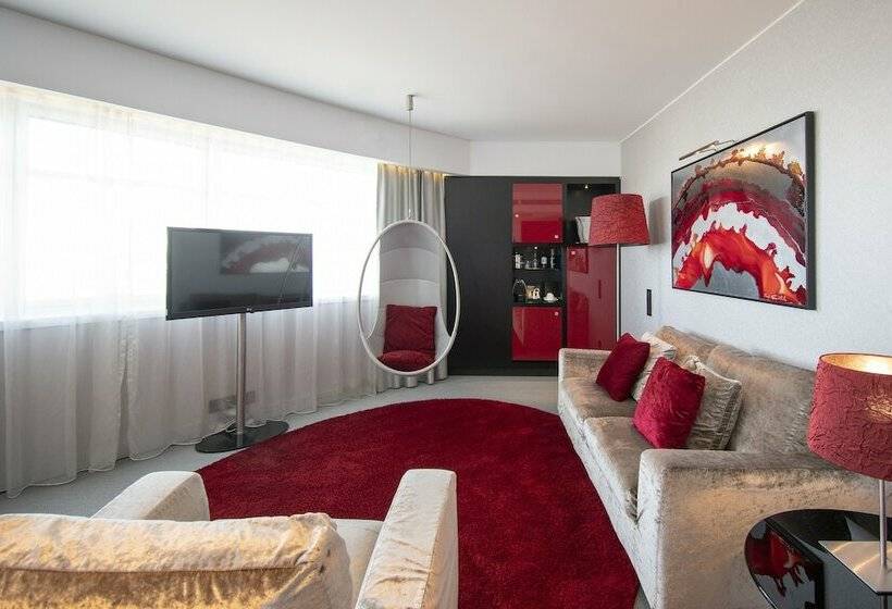 سوییت, Myriad By Sana Hotels