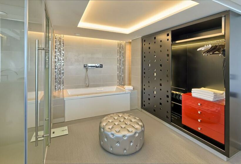 سوییت, Myriad By Sana Hotels