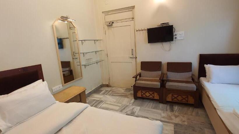 Quarto Triplo Economy, Temple On Ganges