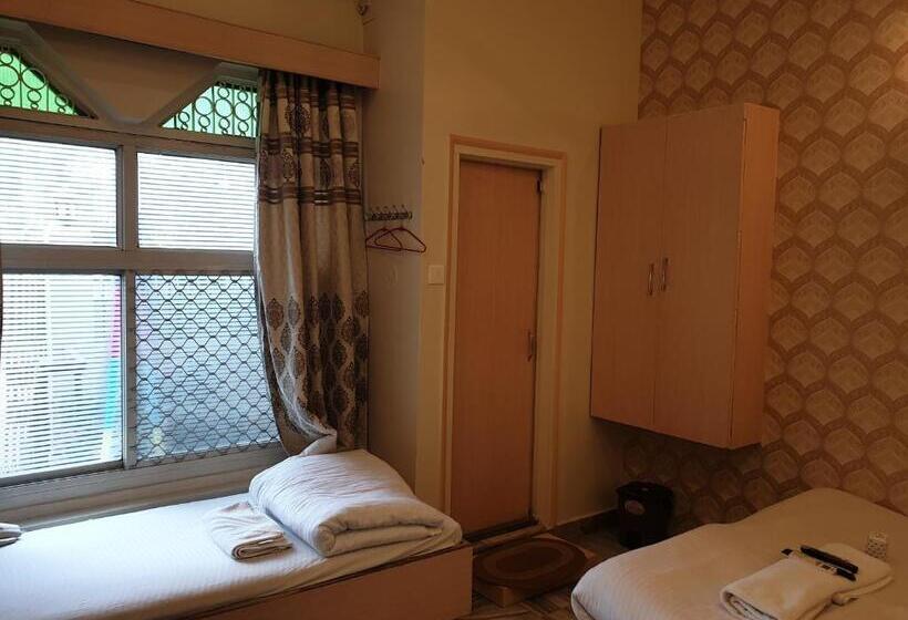 Quarto Triplo Economy, Temple On Ganges