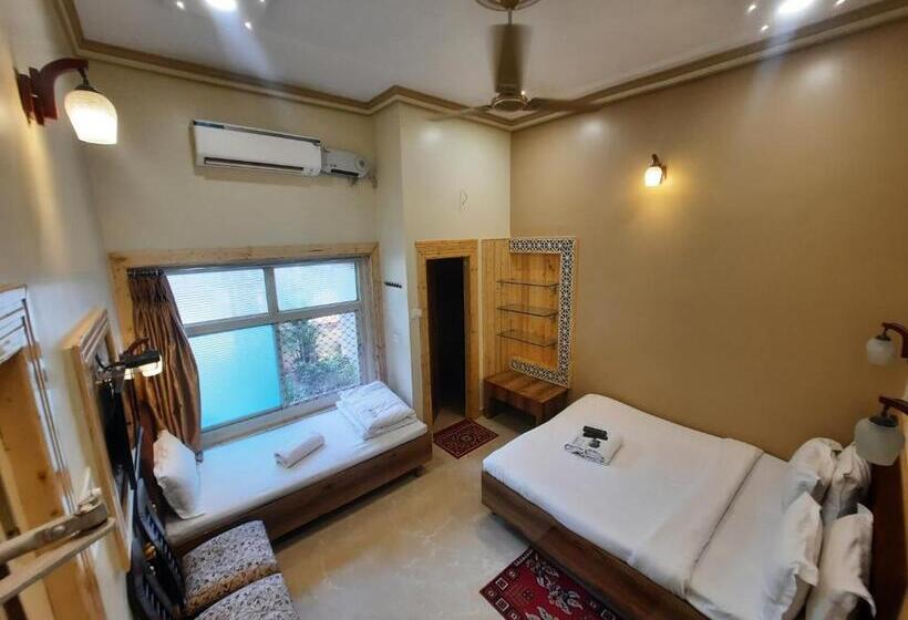 Quarto Triplo Economy, Temple On Ganges