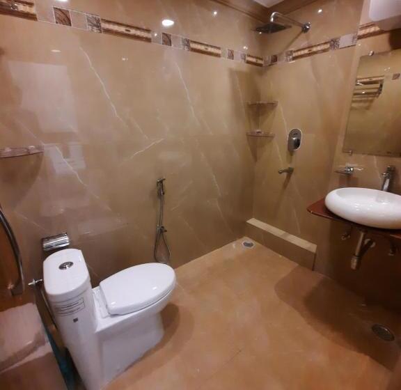 Quarto Triplo Economy, Temple On Ganges