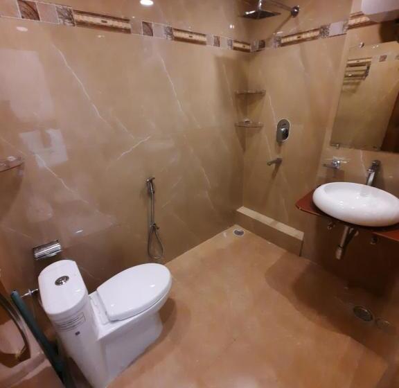 Quarto Triplo Economy, Temple On Ganges