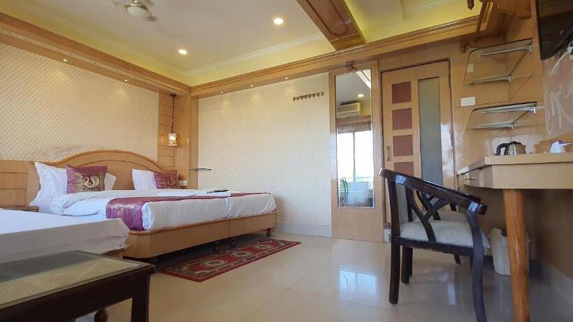 Quarto Triplo Deluxe, Temple On Ganges