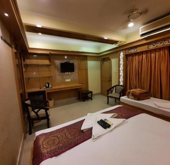 Quarto Triplo Deluxe, Temple On Ganges