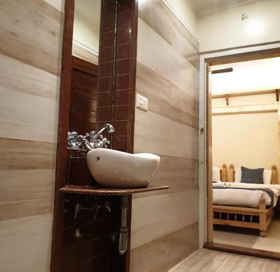 Quarto Triplo Deluxe, Temple On Ganges