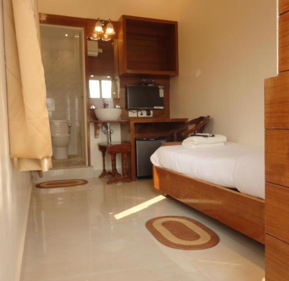 Quarto Individual Basic, Temple On Ganges