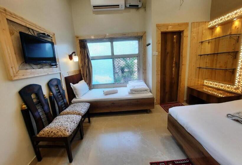 Quarto Triplo Economy, Temple On Ganges