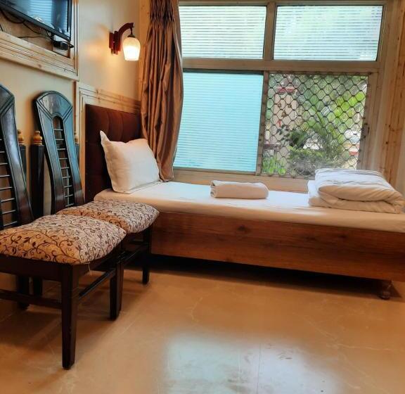 Quarto Triplo Economy, Temple On Ganges