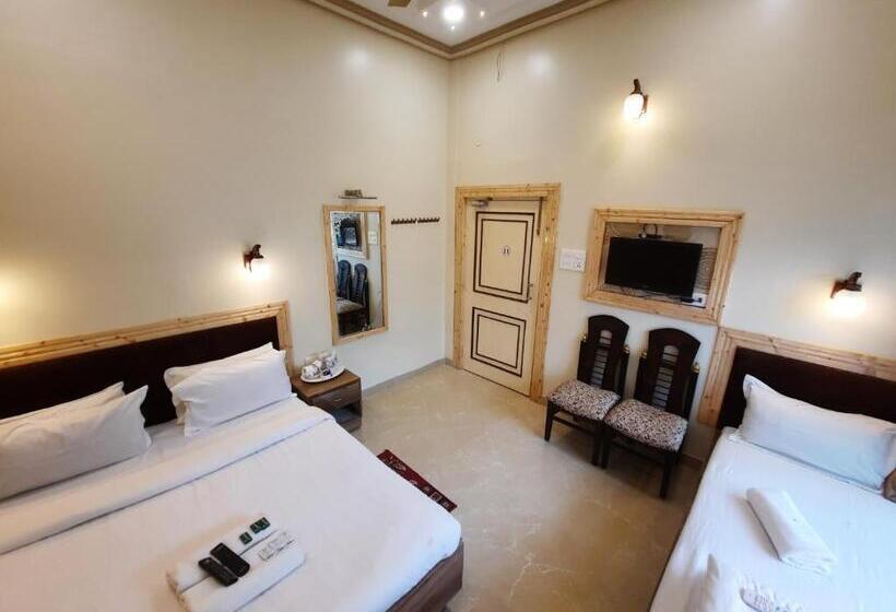 Quarto Triplo Economy, Temple On Ganges