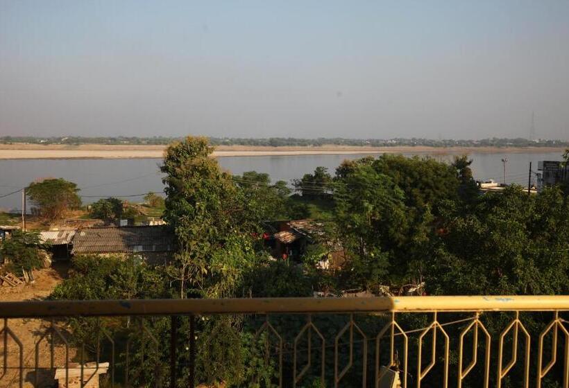 Quarto Triplo Deluxe, Temple On Ganges