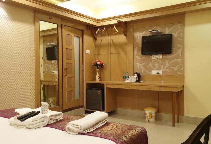 Quarto Triplo Deluxe, Temple On Ganges