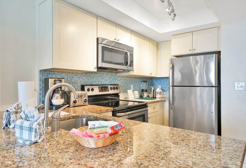 Студия Стандарт, Hollywood Beach Tower