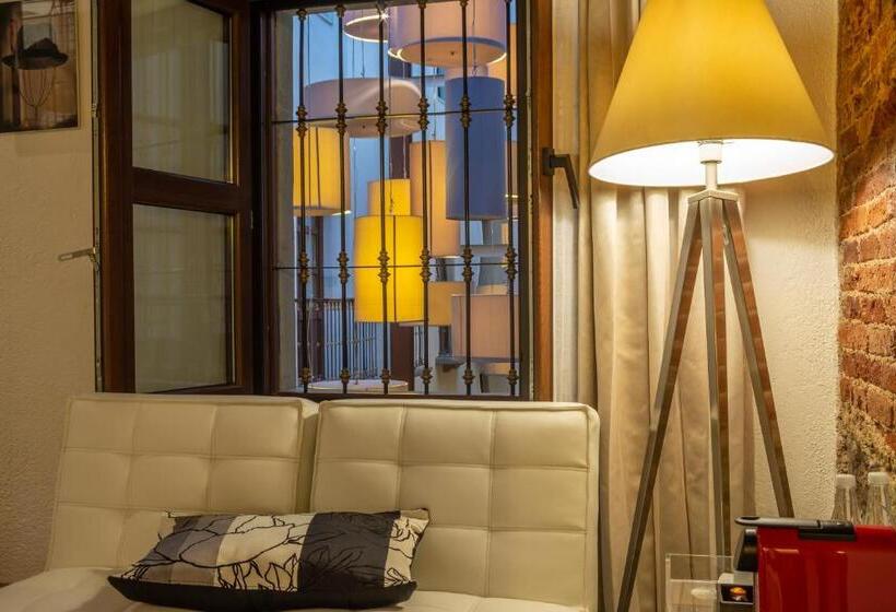 سوییت جونیور, 1850 Hotel Boutique