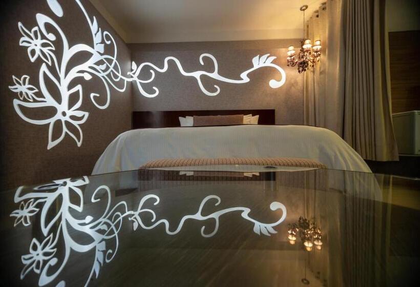 سوییت لوکس, 1850 Hotel Boutique